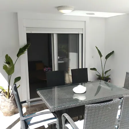 Platanos Semesterbostad *